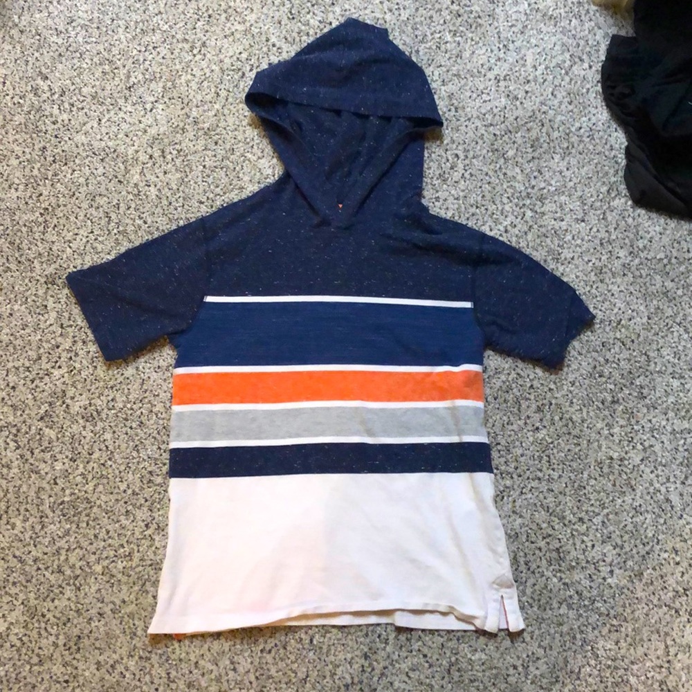 BOYS SHORT SLEEVE TEE WITH HOOD